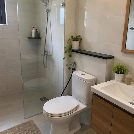 Larry Landers 4 Δωμάτια σε οικογενειακή κατοικία Kavaje
